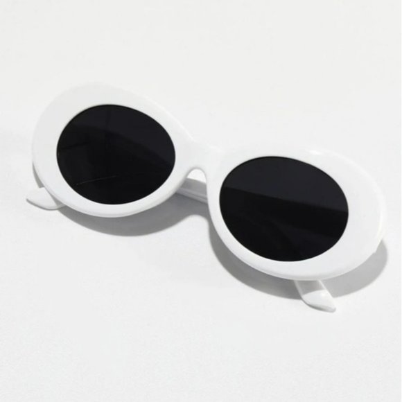 Nikkiwallflower Accessories - Oval Retro Sunglasses